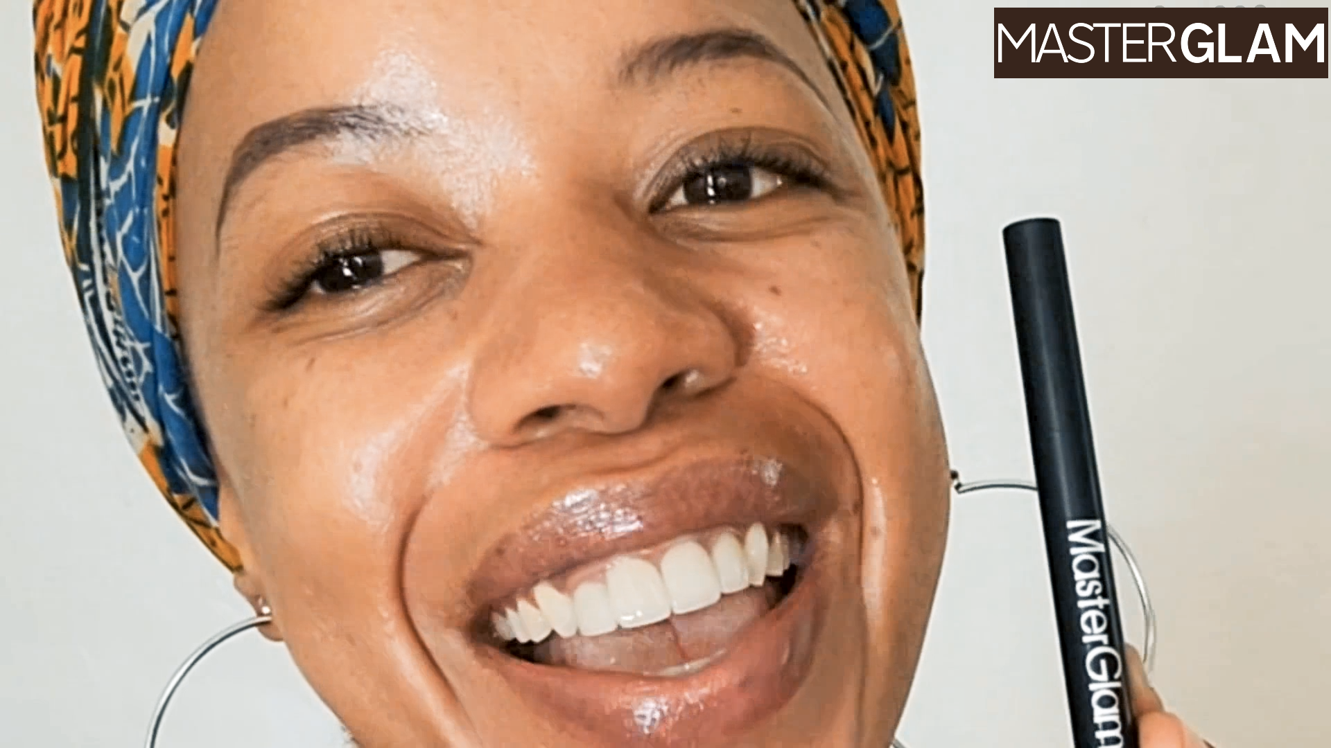 Load video: Nono demonstrates how she uses Amaze Brow seurm pen to help her brows look fuller and thicker.